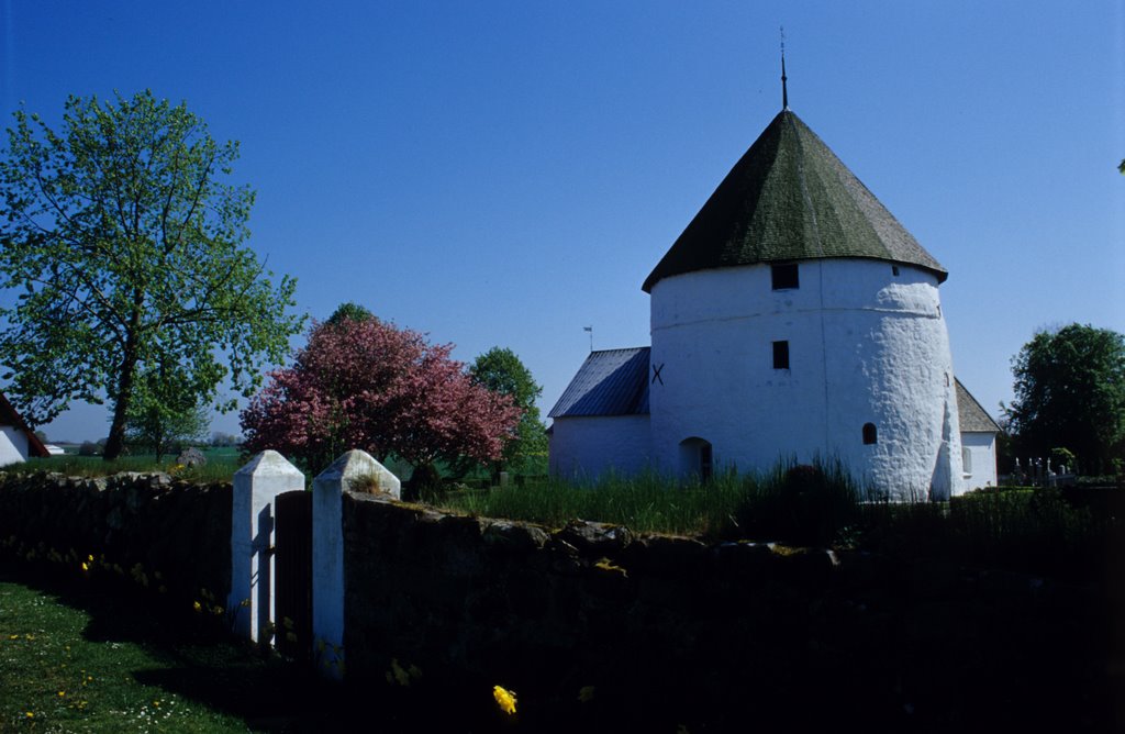 Rundkirche Nylars by Reinhard Osenberg