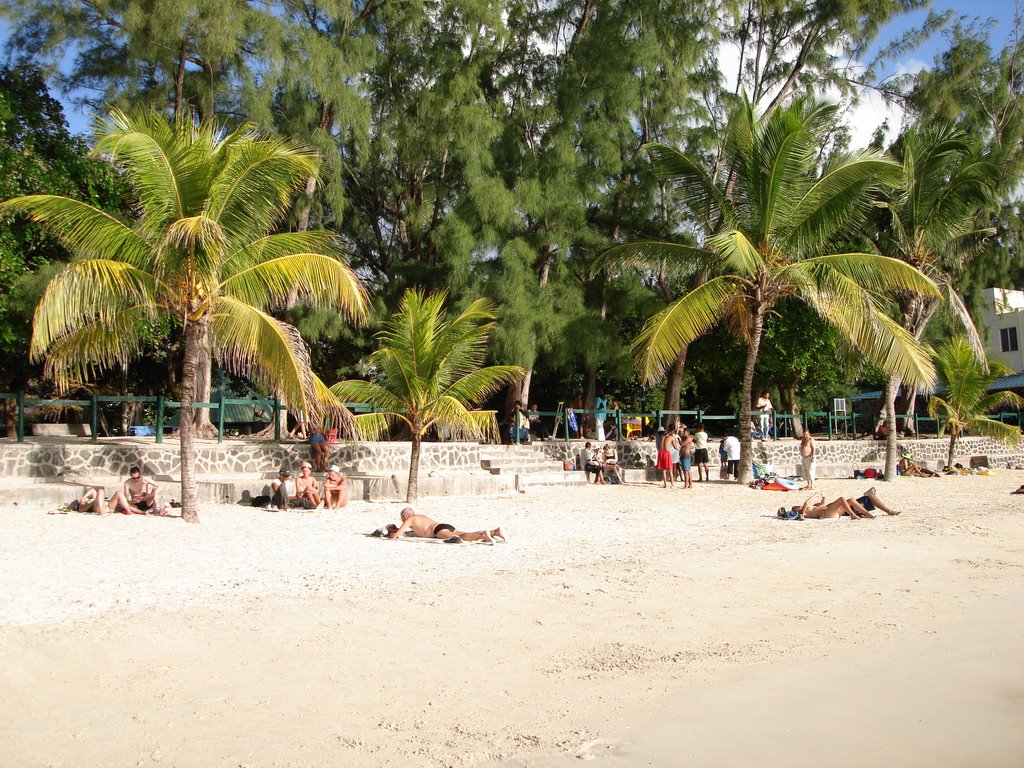 Pereybere, Public beach1 by Roberto Zallocco