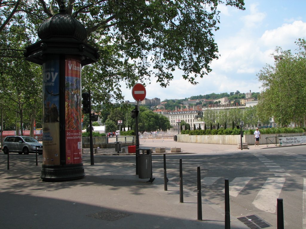 Lyon - Place Bellecour by K r y s