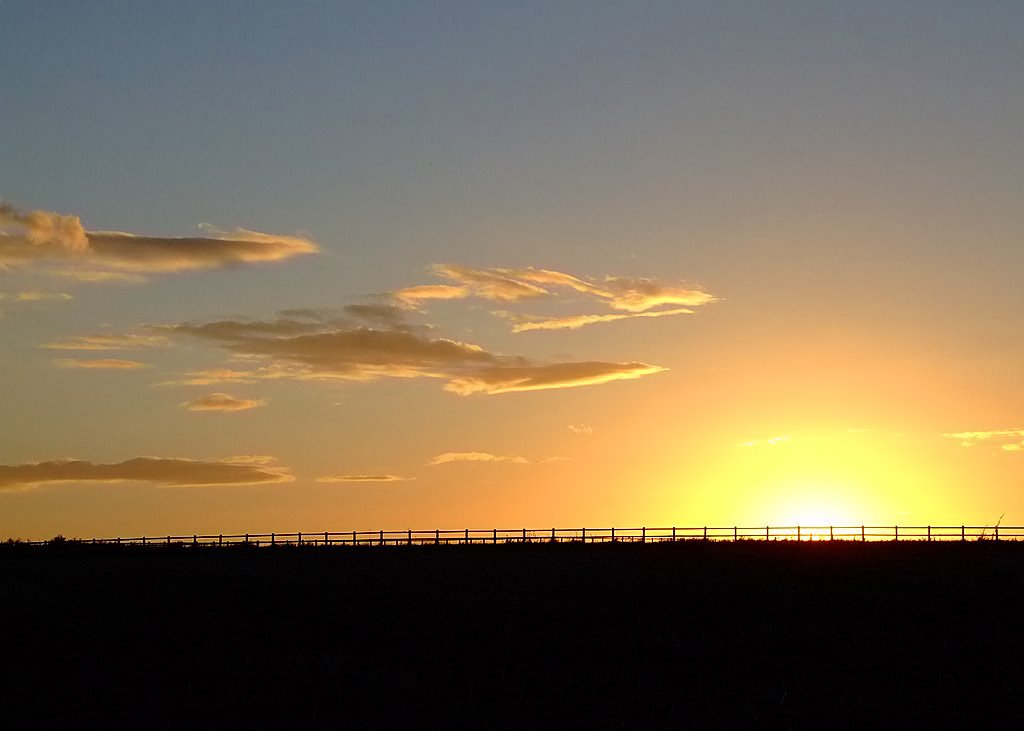 Sunset near Thurleigh by deanbed