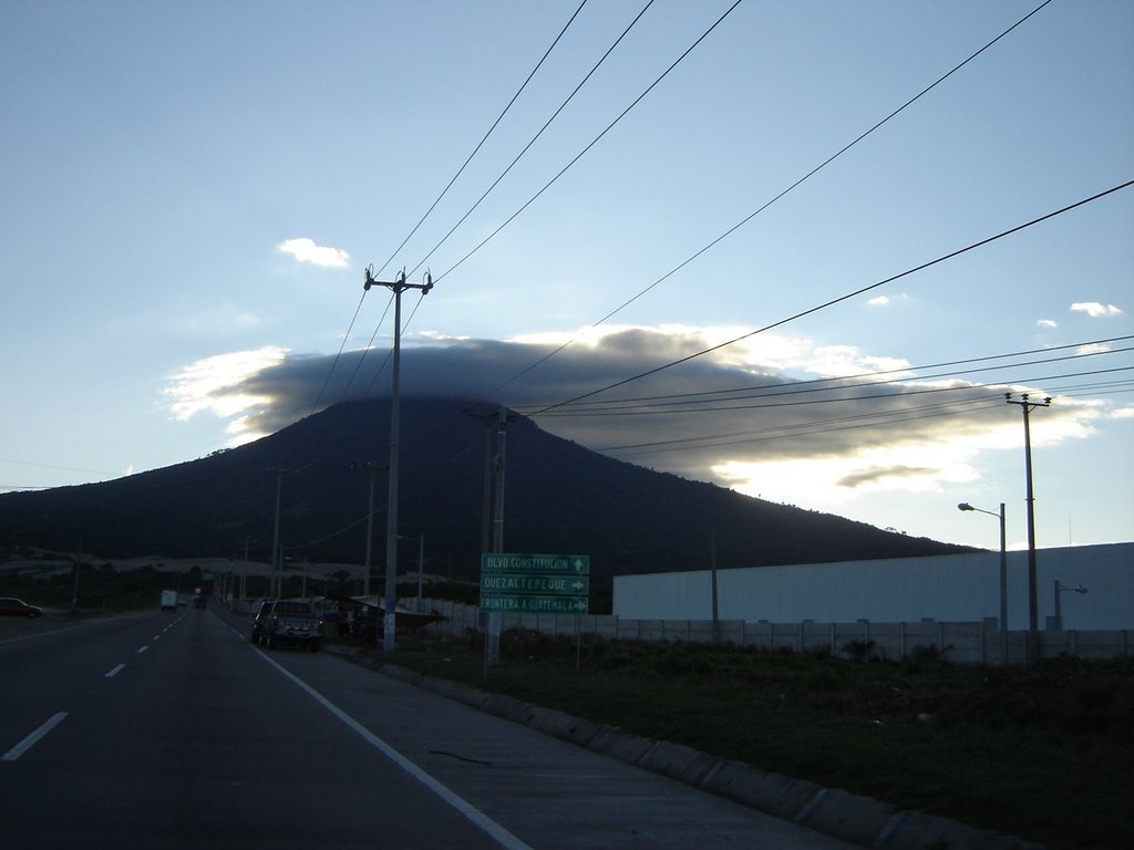 Volcan de san salvador, camino al boulevard constitucion by RC Herrera