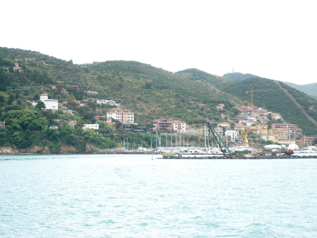 Giglio porto by lorenzoz84