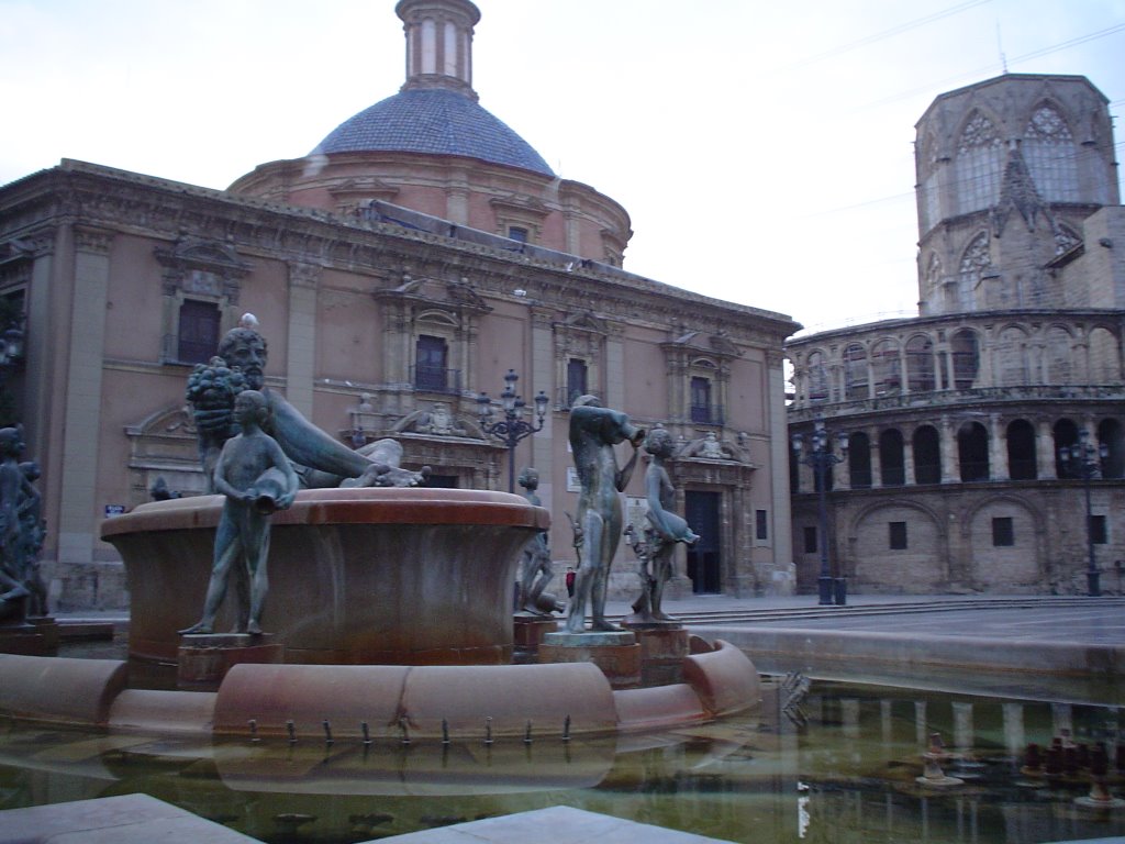 DSC01830 plaza de la virgen by diegothediablo