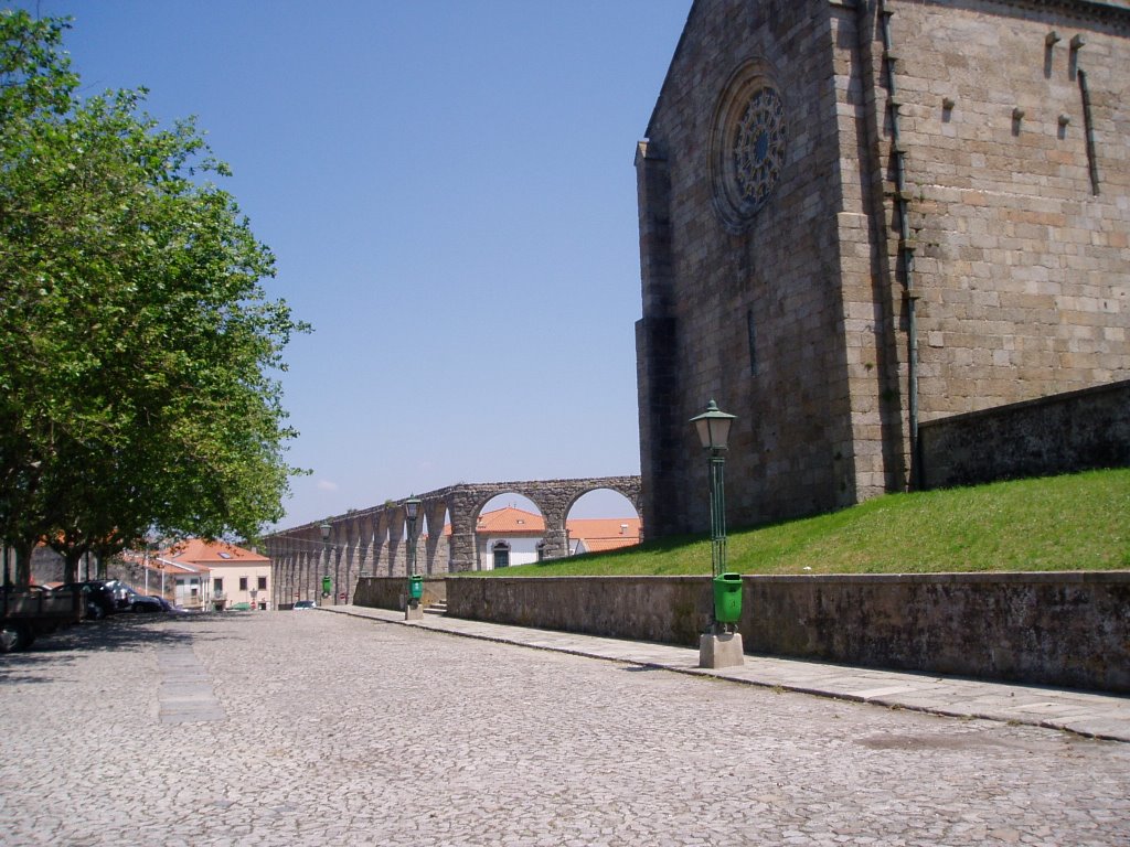 Igreja e Acueducto by Eladio Cortizo