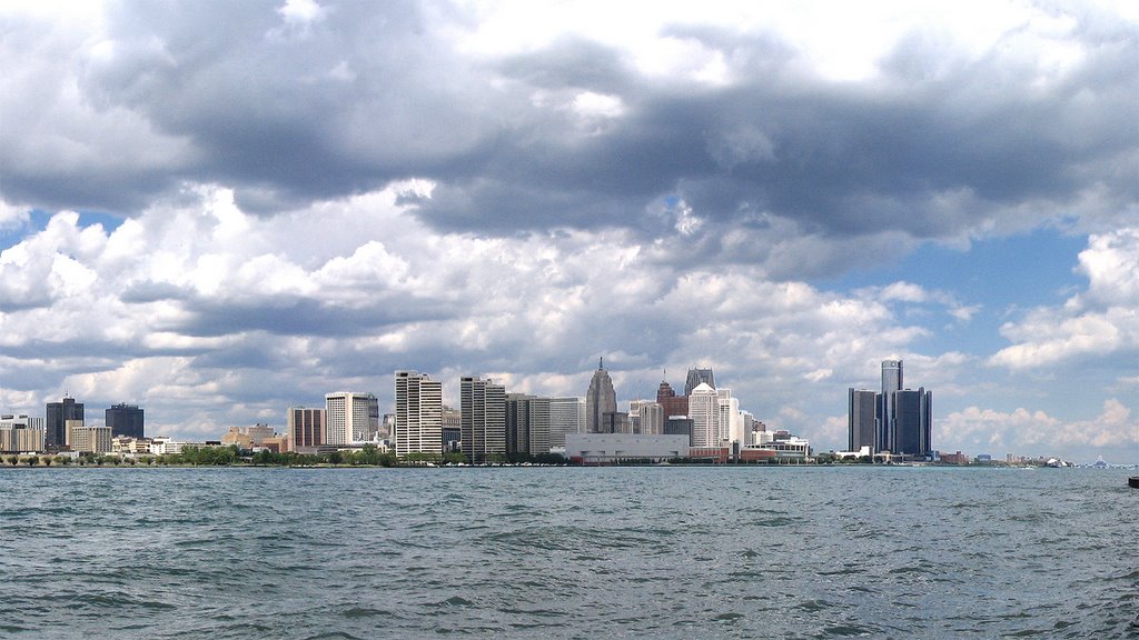 Detroit River view from Windsor by shogoogle