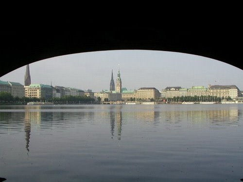 Hamburg Außen u.Binnenalster Brücke 01.JPG by Torsten Schlüter