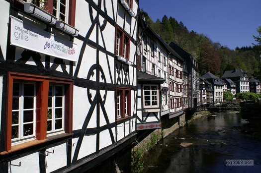 Monschau - Fachwerkhäuser an der Rur by Andreas Schniertshau…