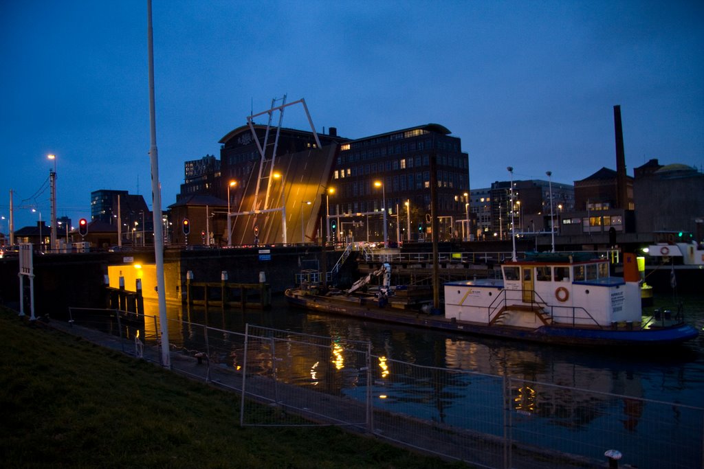 Rotterdam by night by Jens Juhl