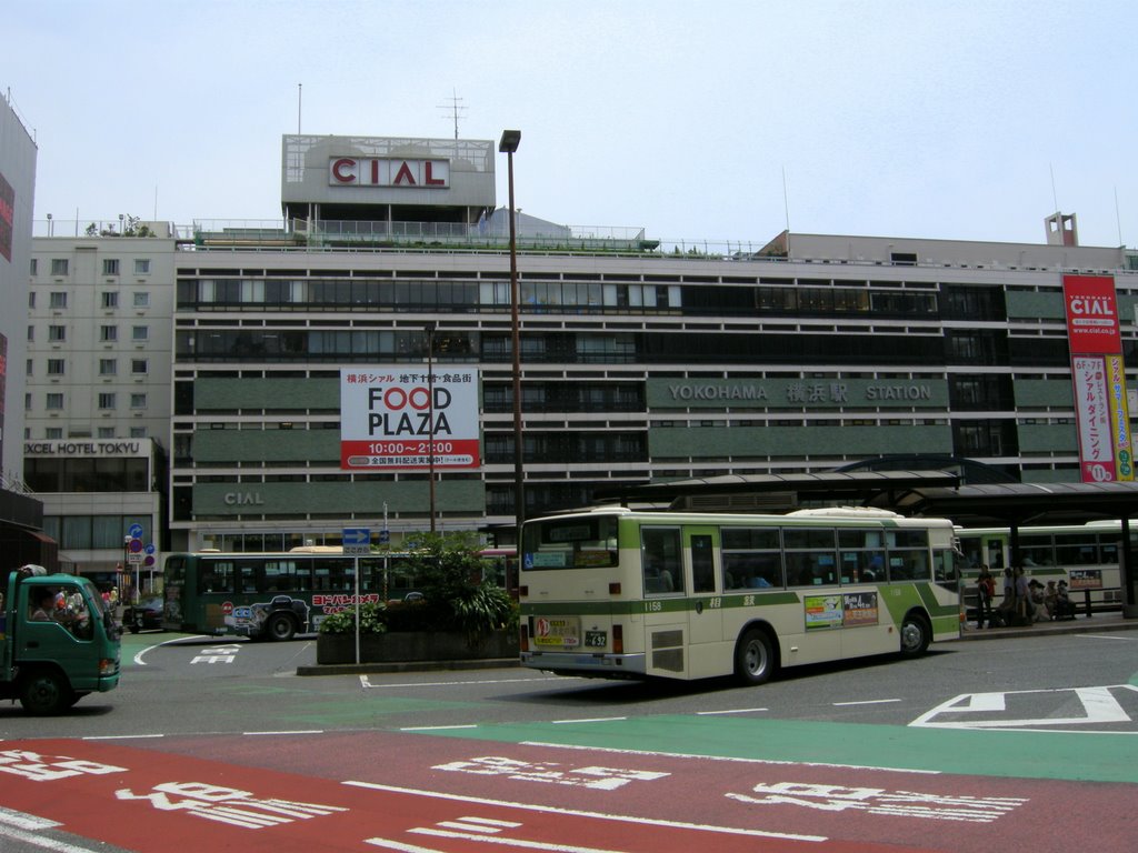 横浜駅を東側正面から Yokohama Sta. 2008EarlySummer by Kenny Eusan