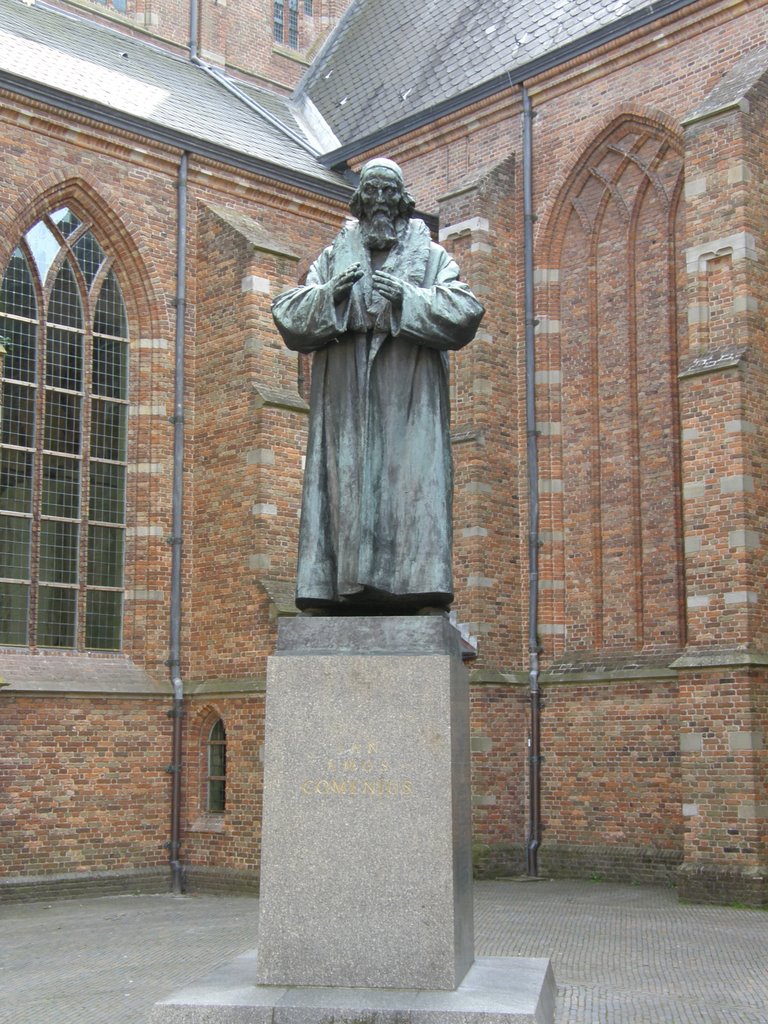 Beeld van Jan Amos Comenius by Michiel Könst