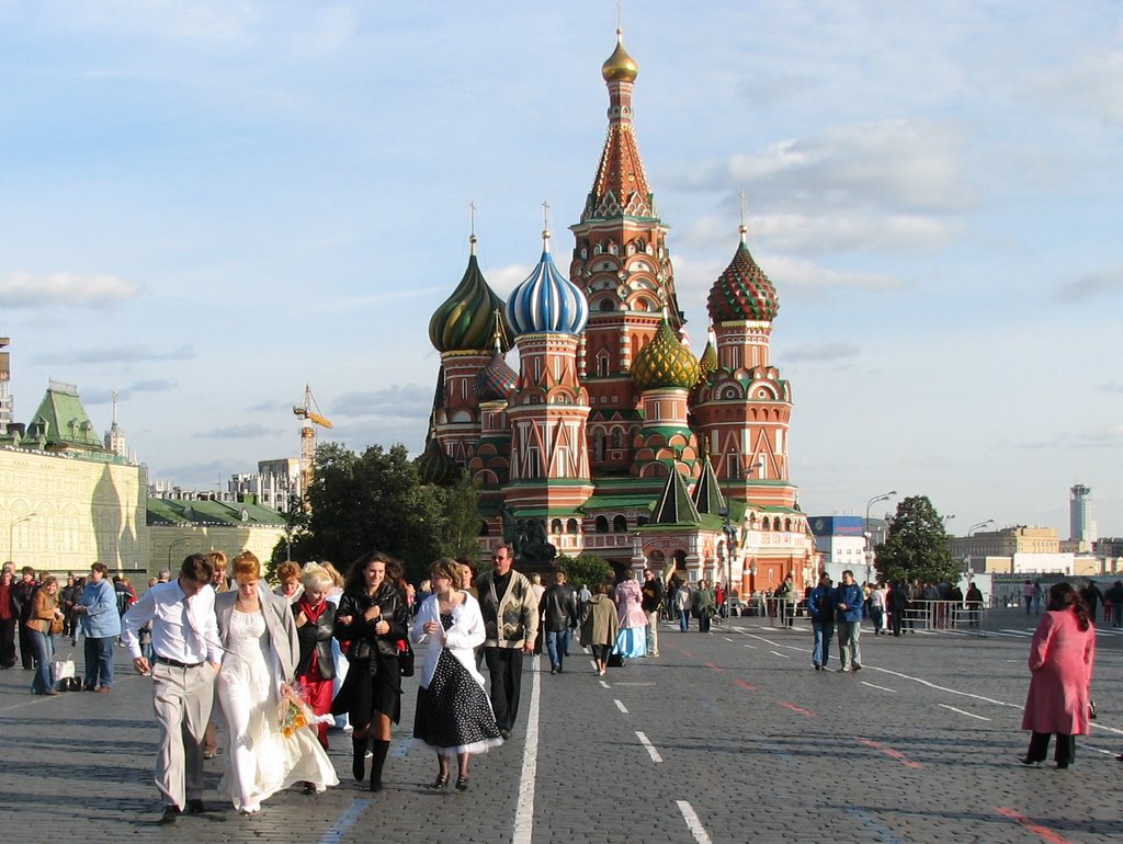 Brides at Red Square, see also www.bennenk.com by Marius Bennenk