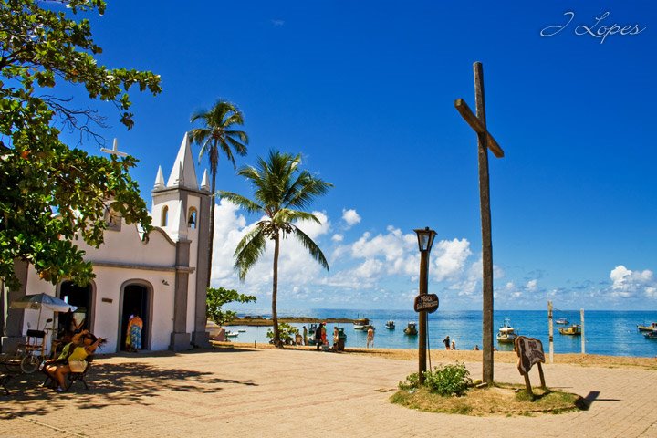 Igreja na Praia do Forte by José Lopes Cardoso