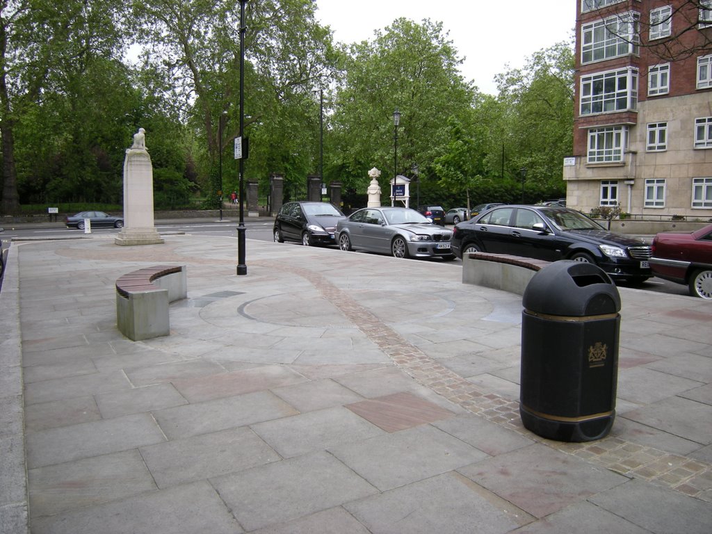 Lancaster gate - view with Hyde Park by letymon