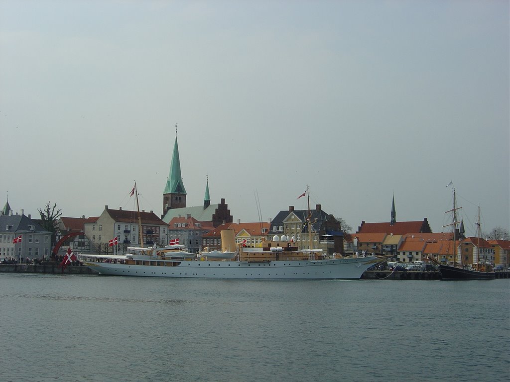 The Royal yacht by Bendt Jakobsen