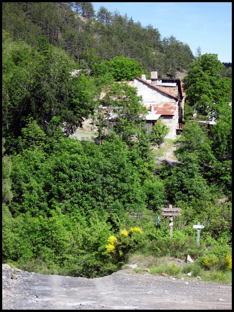 Le hameau de Vière by David Bertizzolo