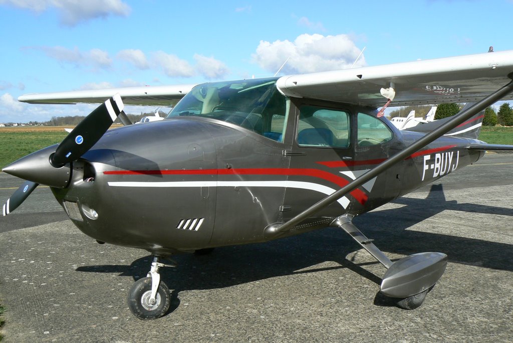 Cessna 182: un vrai 4x4 de l'air. by Bernard Fontaines