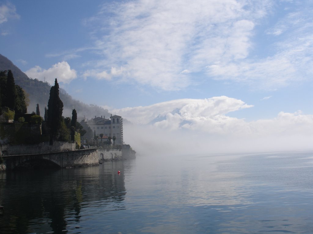 Gravedona con la nebbia by andao22