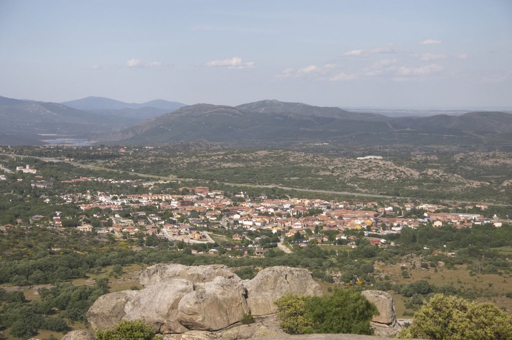 La Cabrera y el embalse de El Atazar desde el Cerro de la Cabeza by ManoloLi