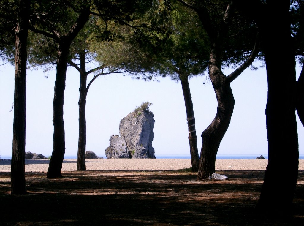 Praia a mare - Scoglio . by Mauro Tiberi