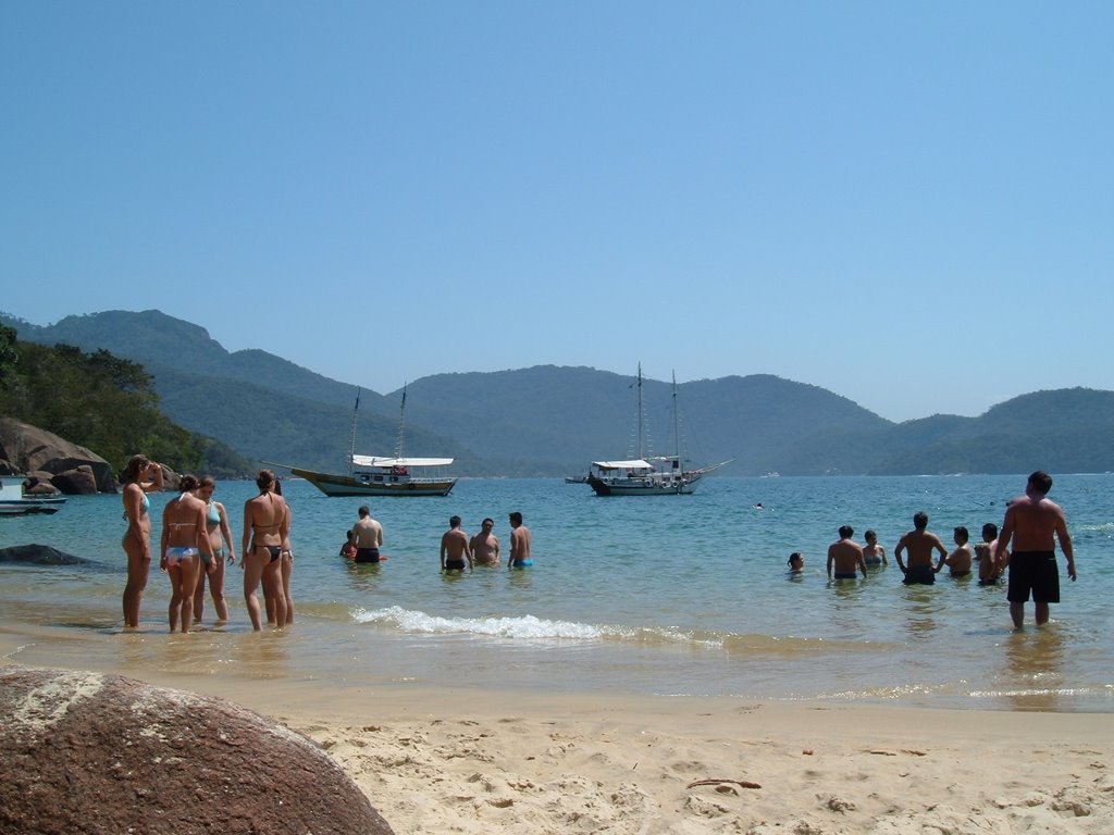 Angra dos reis by Rodrigo P. Passos