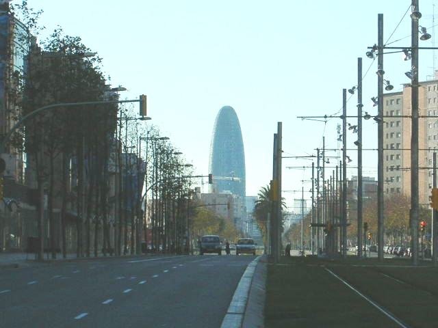 Torre Agba desde lejos - Barcelona by mrcutie