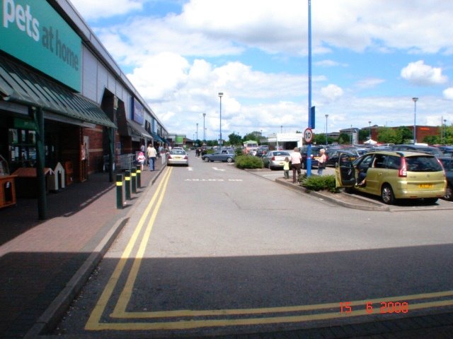 Oldbury Retail Park, View NE. by KABULL.Hinksford.