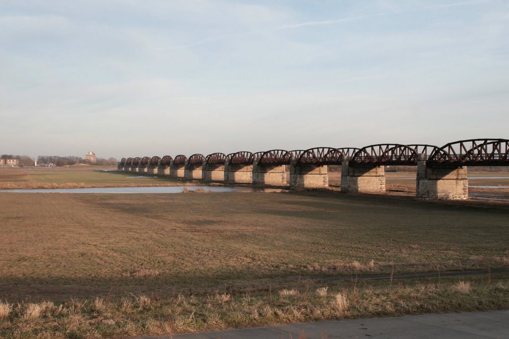 Eisenbahnbrücke by murvun