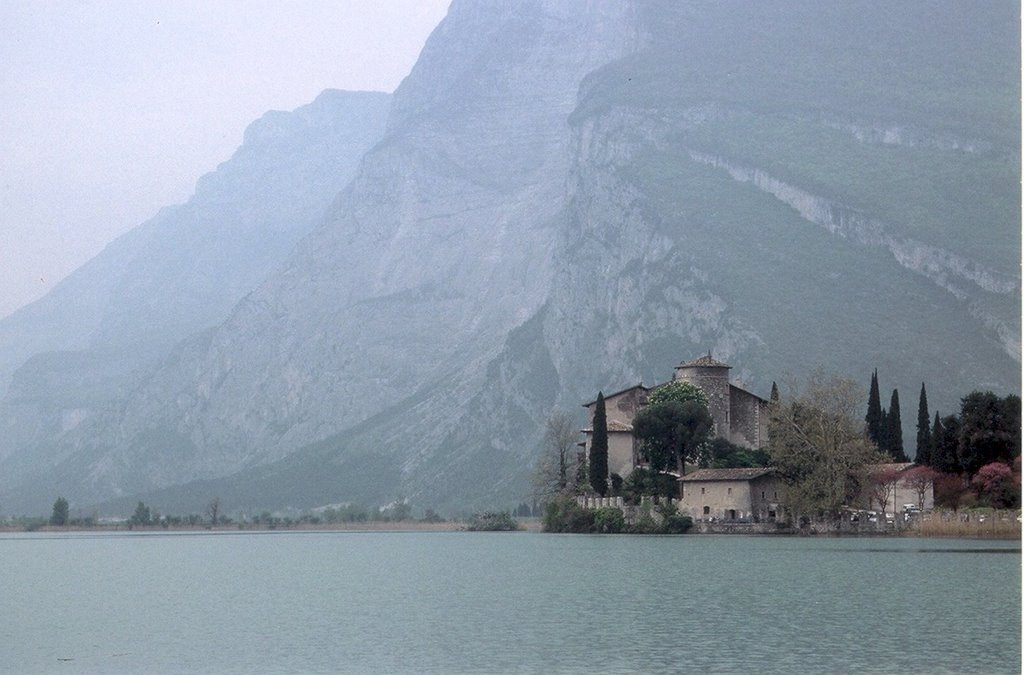 Castel Toblino by andrea gambetti