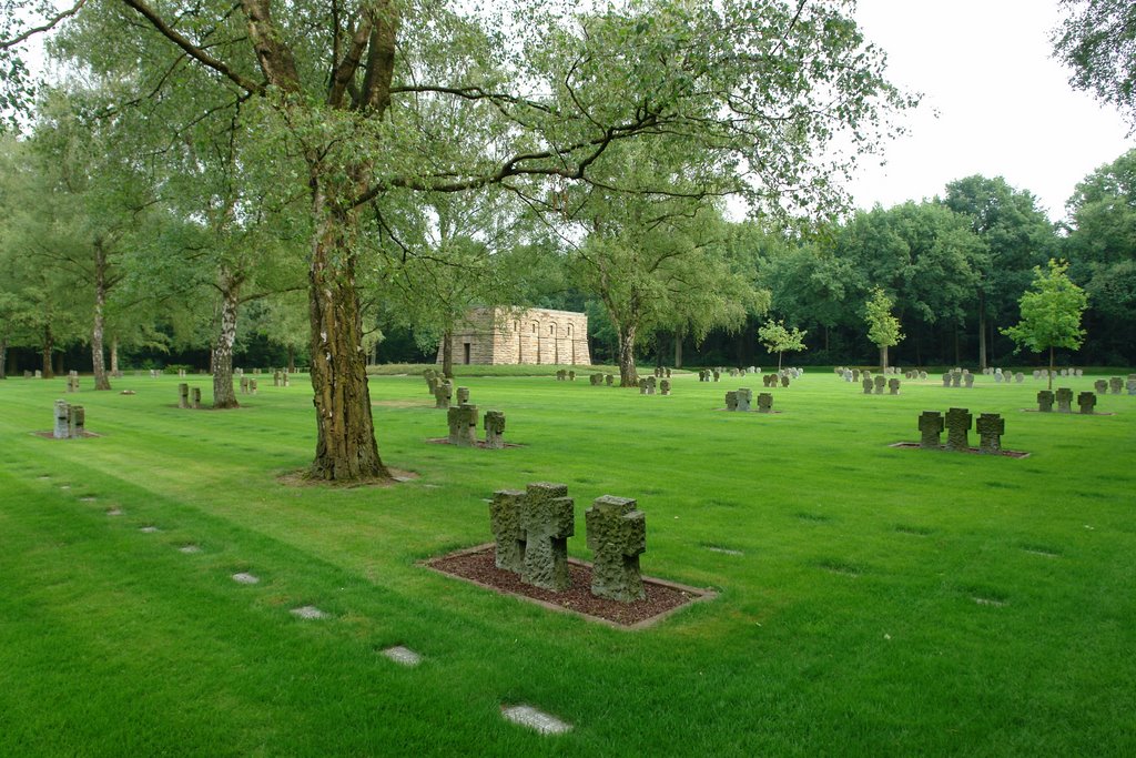 Deutscher Soldatenfriedhof Reichswald by justu