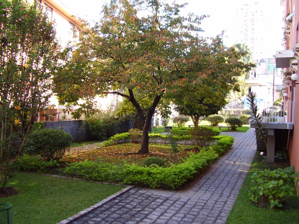 Jardim do Ed. Claudio Cunha by Zé Andrade