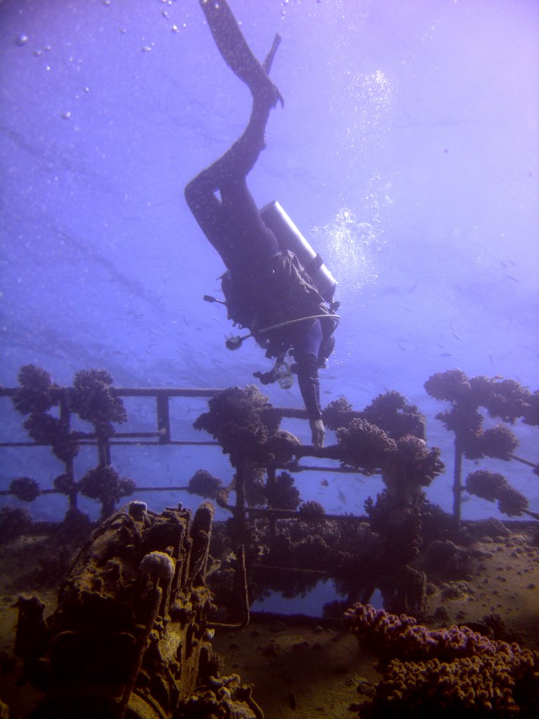 Wreck near Marsa Shagra by simon teare