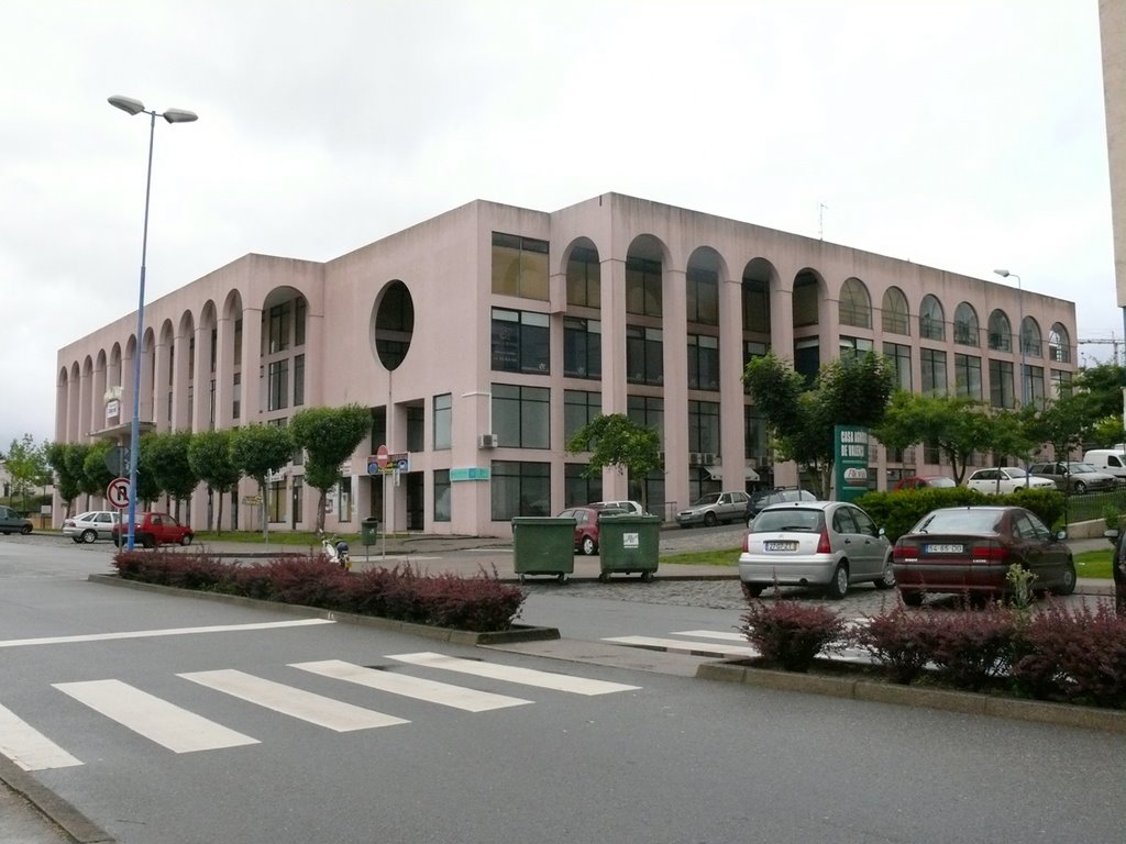 Edificio frente a Feira by A.Rial(TOBIAS)