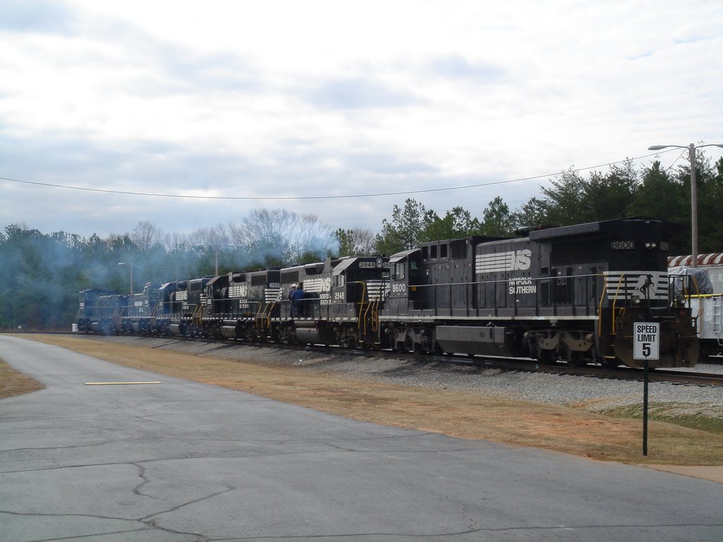 Locomotives at Norfolk Southern by DieselDucy