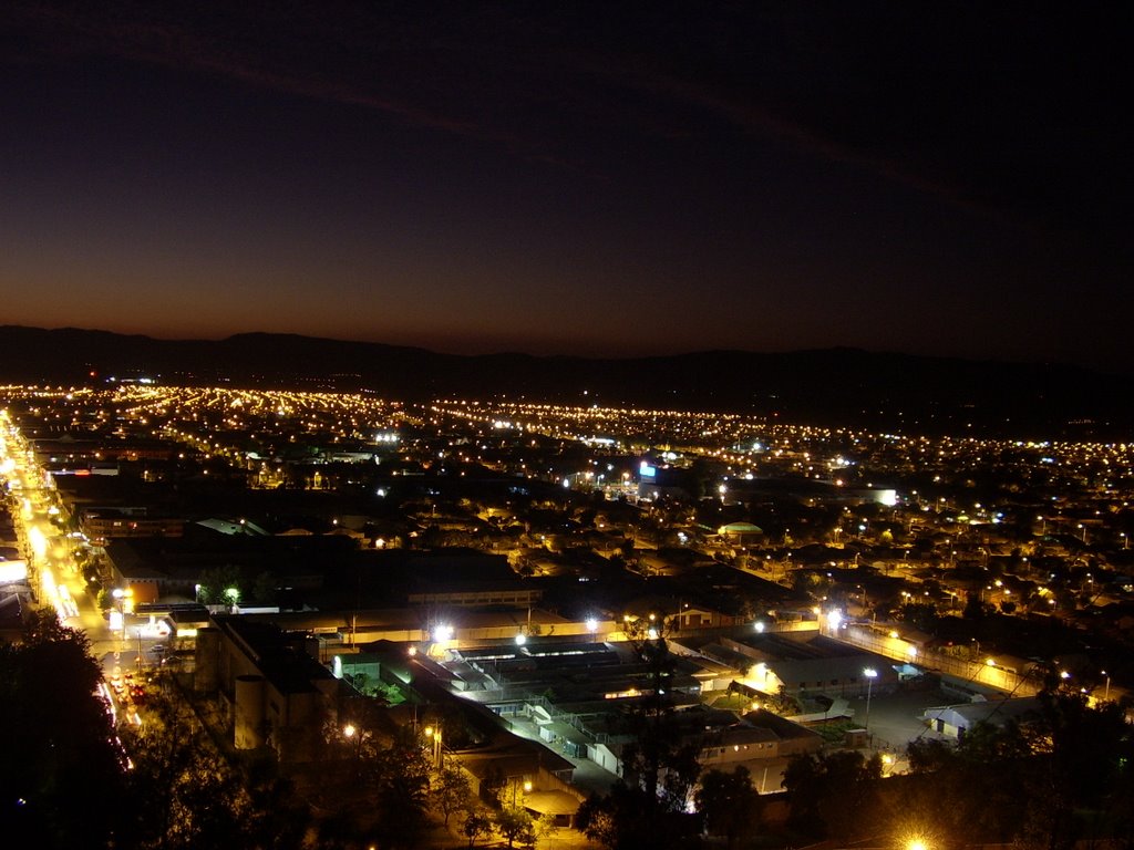 Curico, vista nocturna (Poniente) by chilehouse