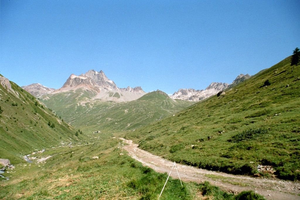 Blick zum Piz Kesch auf dem Weg nach Madulain by Thomas Merz-Abt