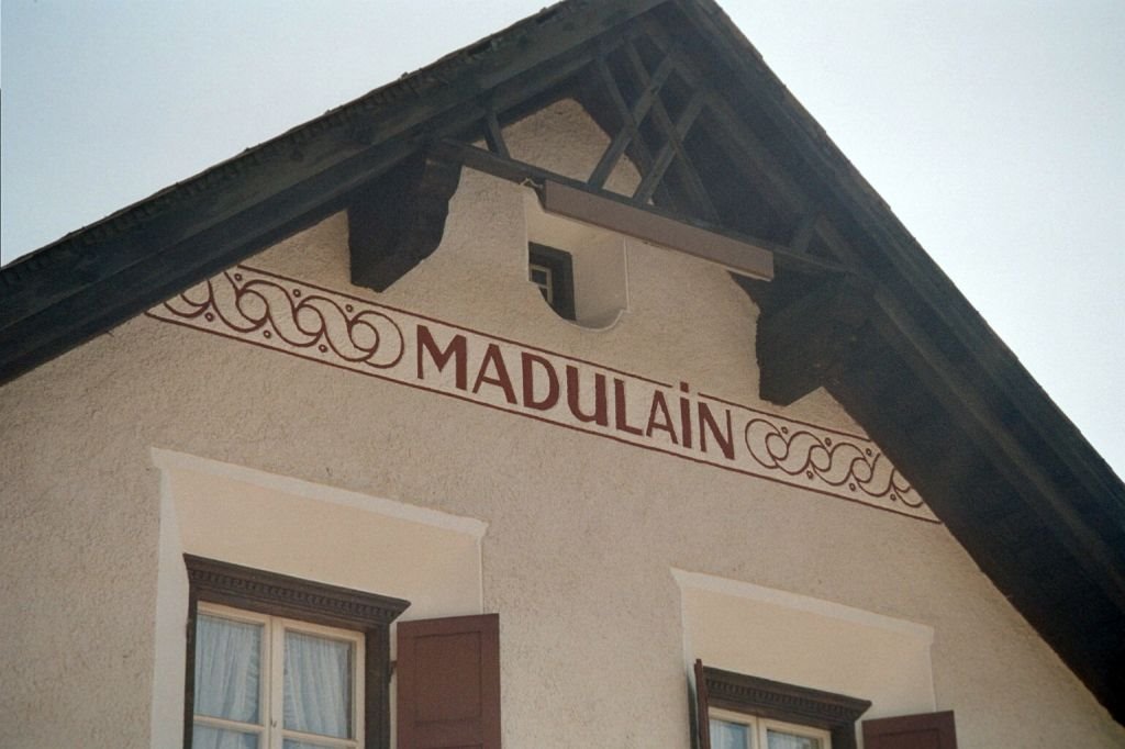 Bahnhof Madulain by Thomas Merz-Abt