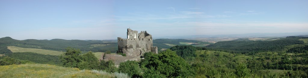 Hollókő, medieval fortress by o-lacus