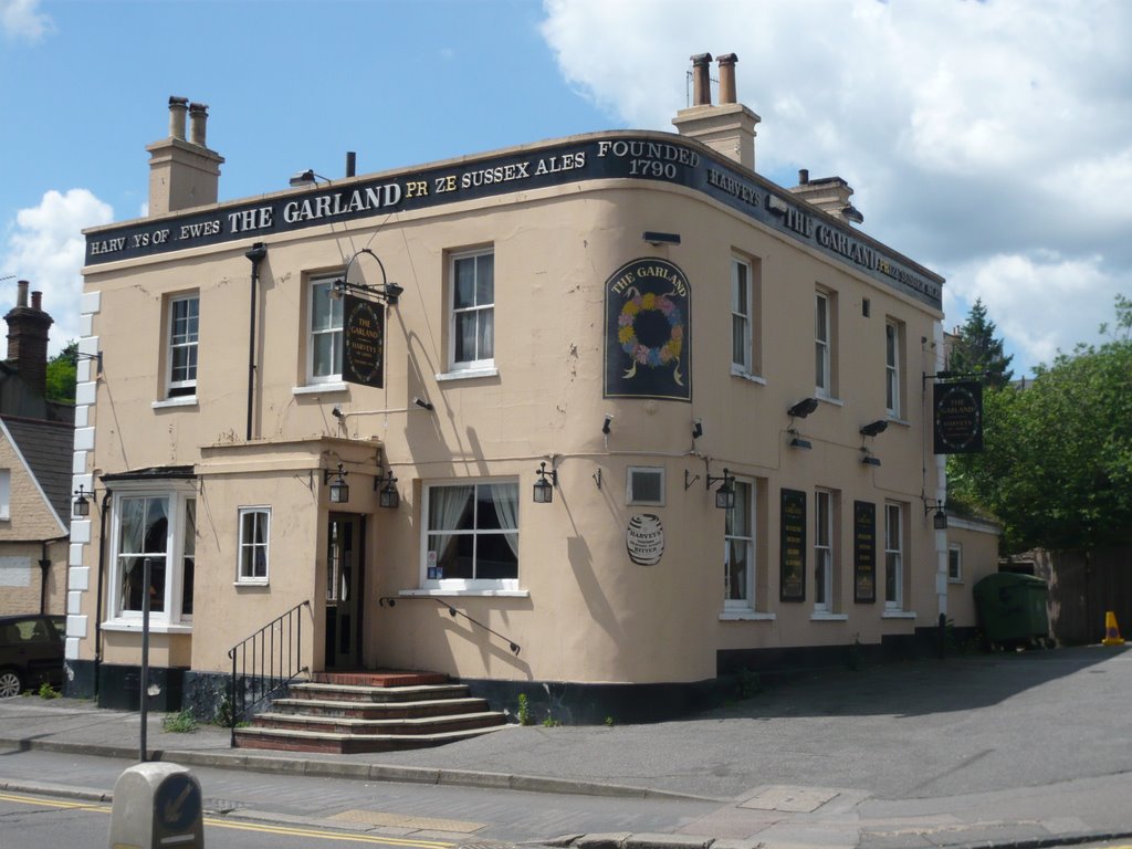 The Garland, Redhill by StephenHarris