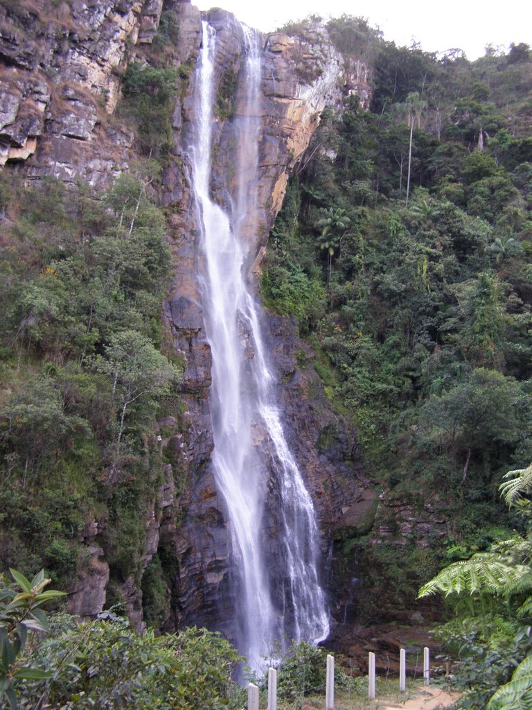 Cachoeira Alta Ipoema-Valério by Valério Adélio