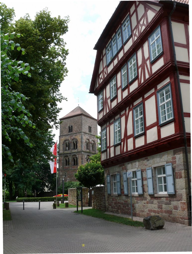 Blick zum Stiftskirchenturm by Fribo