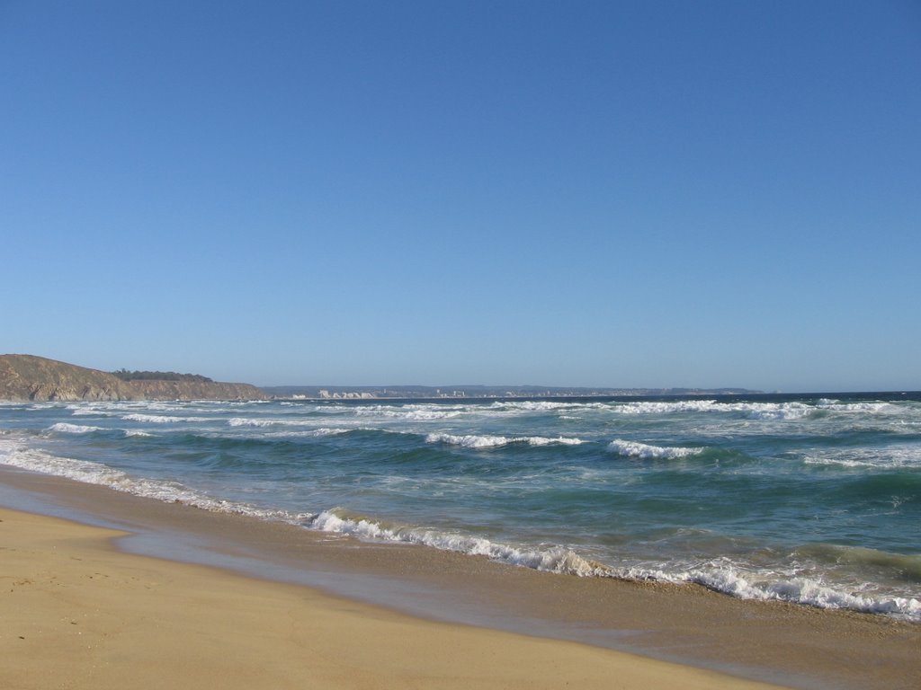 Playa en Tunquén (Chile) by Victoria Osorio