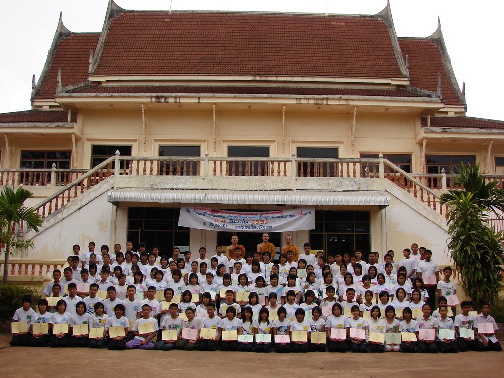 The youth trains the dharma at Wat Burapawan by Art_msw