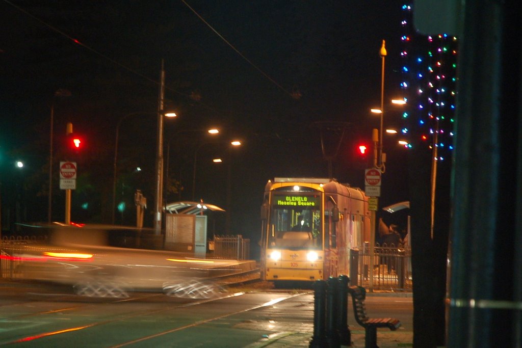 Glenelg Tram 105 by darcy o'shea