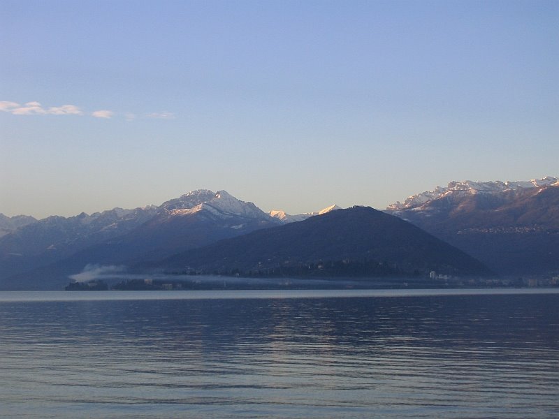 Winterview Lago Maggiore from Cerro by Northitaly Villas