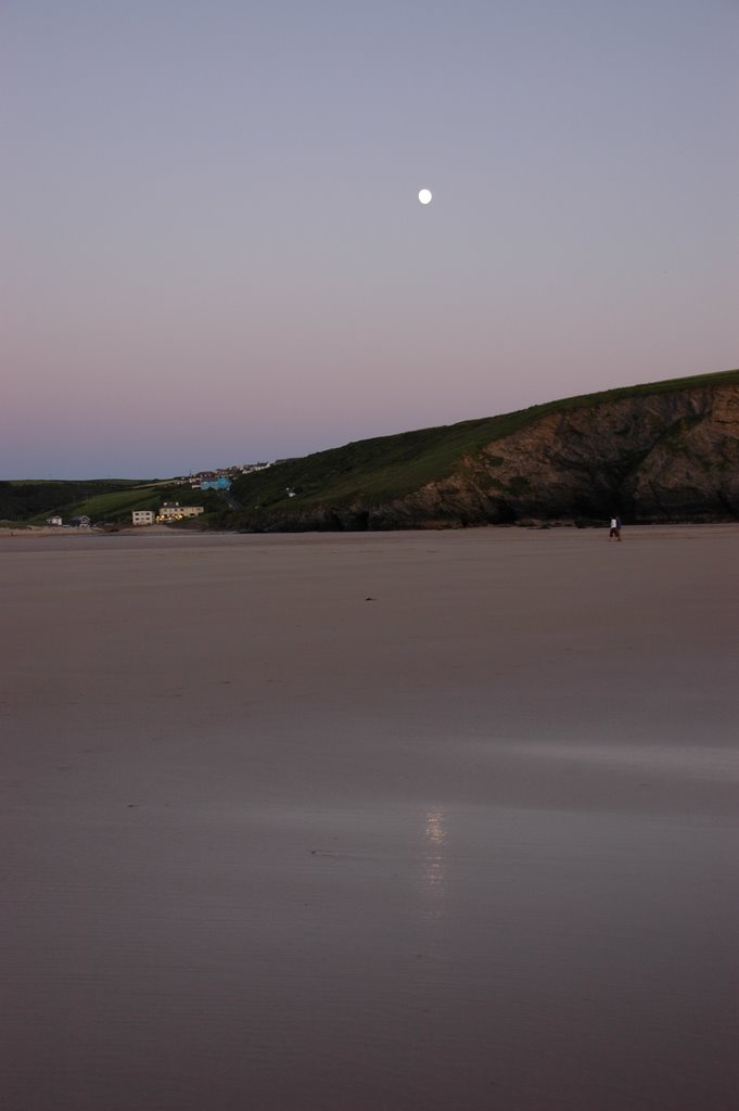 Moon over Mawgan Porth Beach by zail