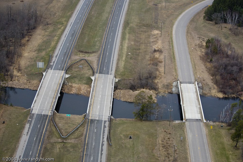 MR-26, MR-25 Yellowhead Road, US-2 (east-west) & US-71 (north-south) by RandyHI