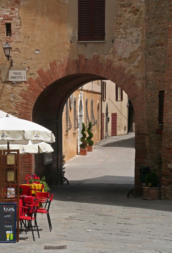 From the center of Panicale by tonus