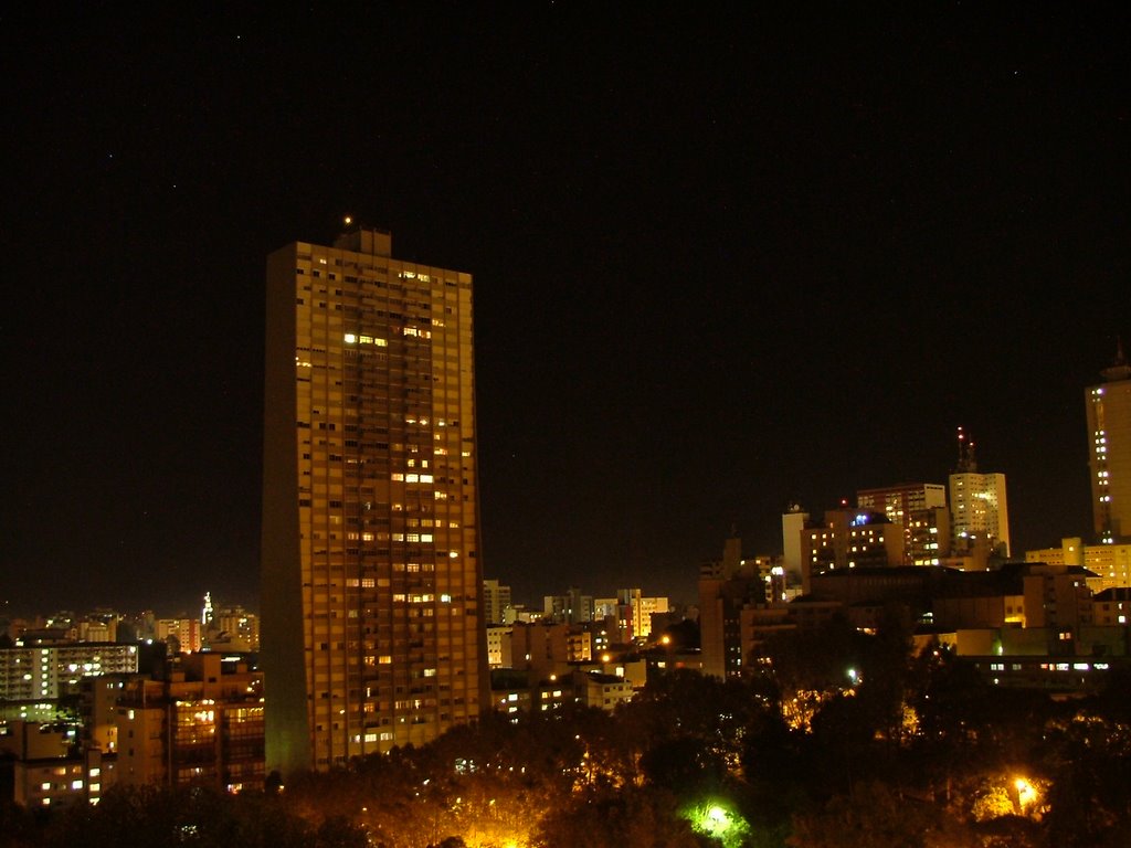 Vista noturna de Caxias do Sul by leociott