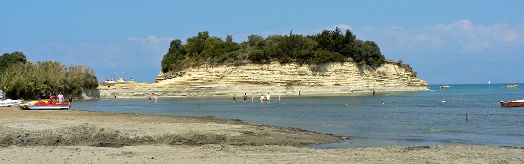 Beach Sidari , Corfu. by Gérard Peeters