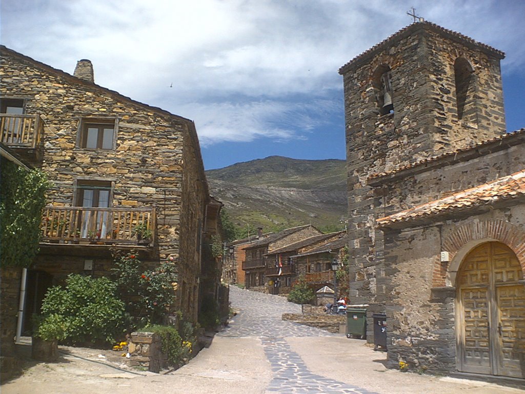 Iglesia y pico Campachuelo,Valverde by Jesús González